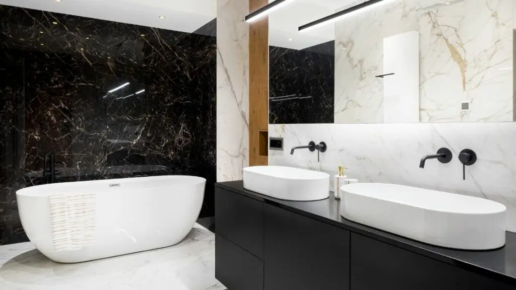 New black and white bathroom