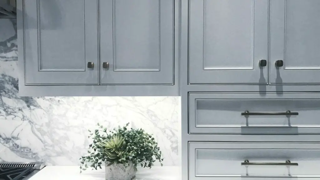 What are kitchen cabinet uppers