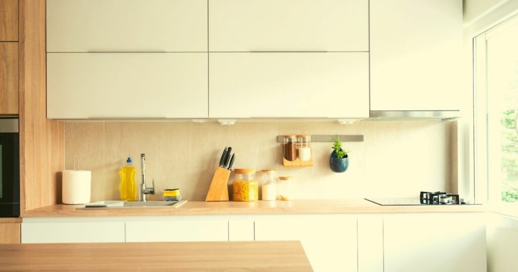 How White Cabinets Can Brighten Up Any Kitchen
