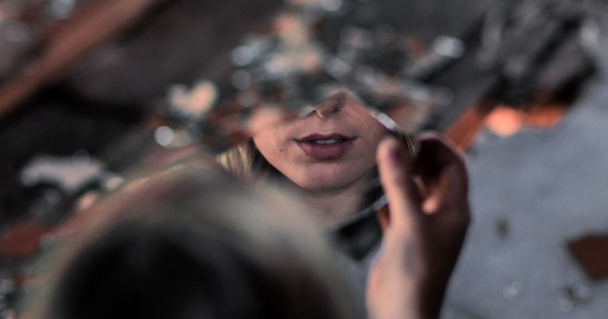 No Replacement Needed Fixing a Cracked Mirror Easily Home Decor Chat