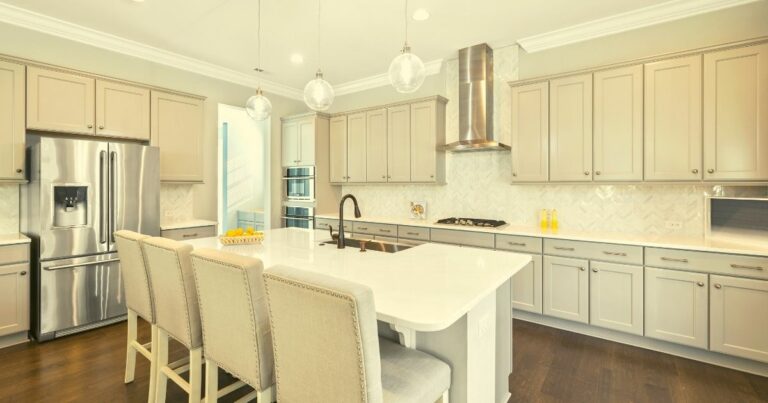 How to Choose the Perfect Kitchen Countertop to Complement Your White Cabinets