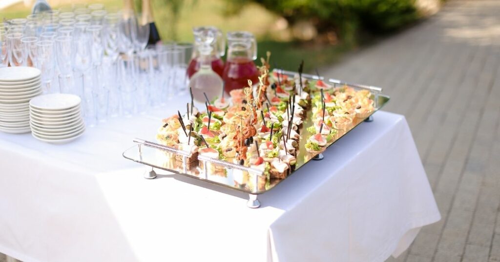 Are Tablecloths Out of Style? The Answer Might Surprise You! Home