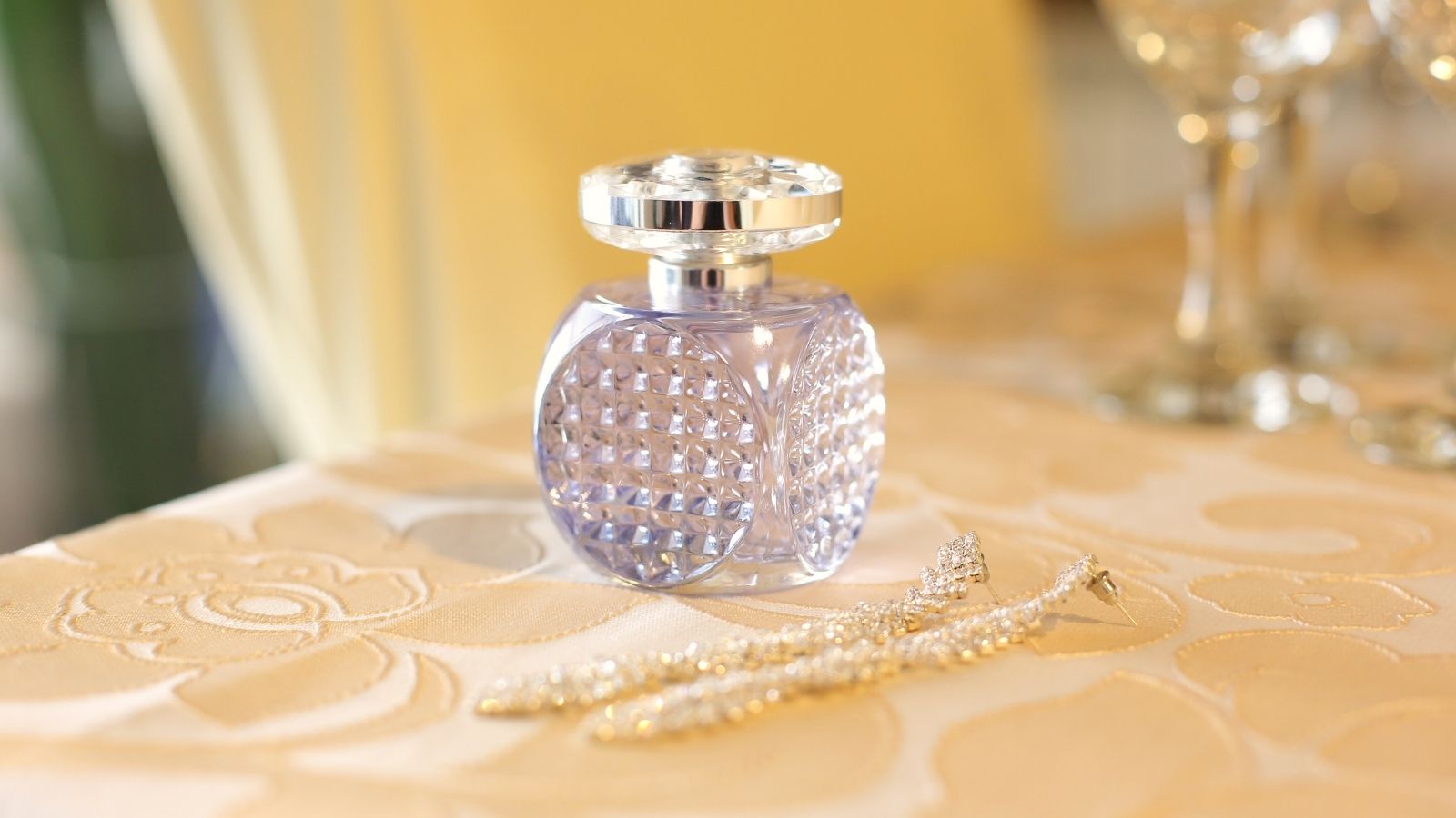 bedroom perfume storage ideas