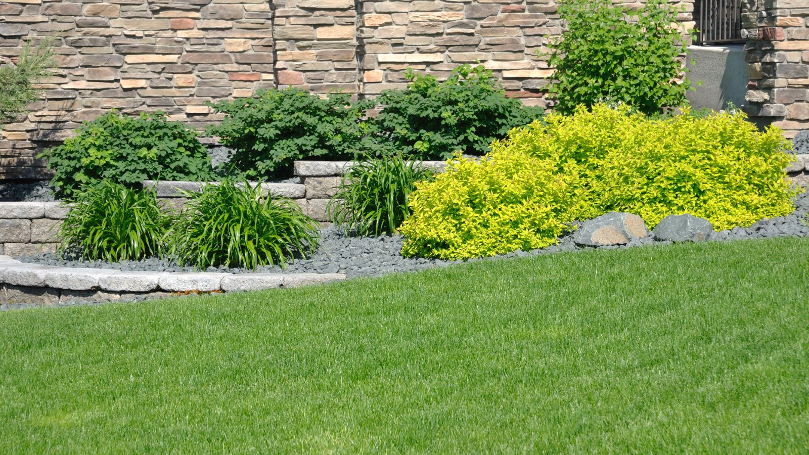 A Retaining Wall in Your Front Yard