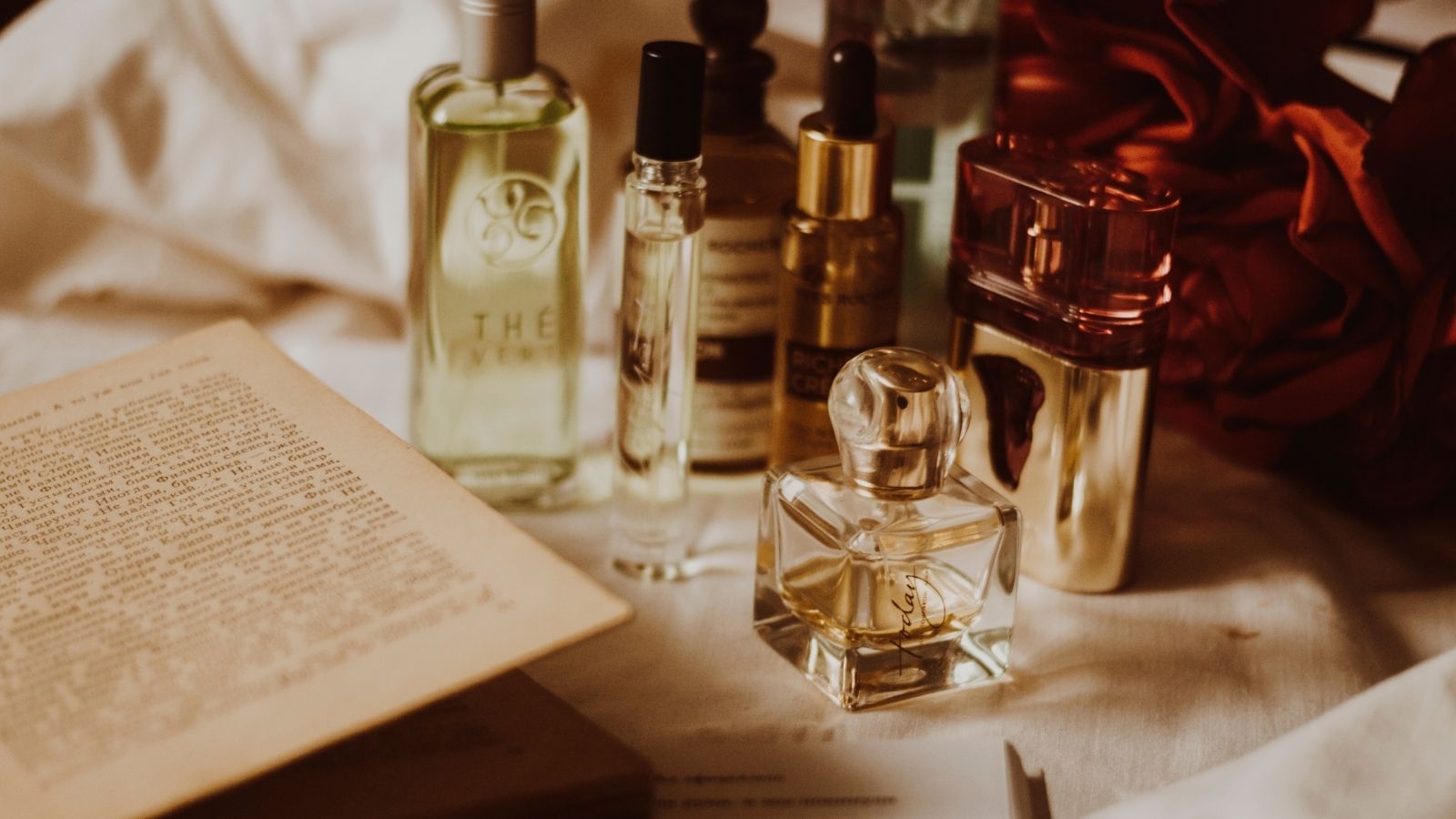 10 Perfume Storage Ideas to Keep Your Collection Beautifully Organized