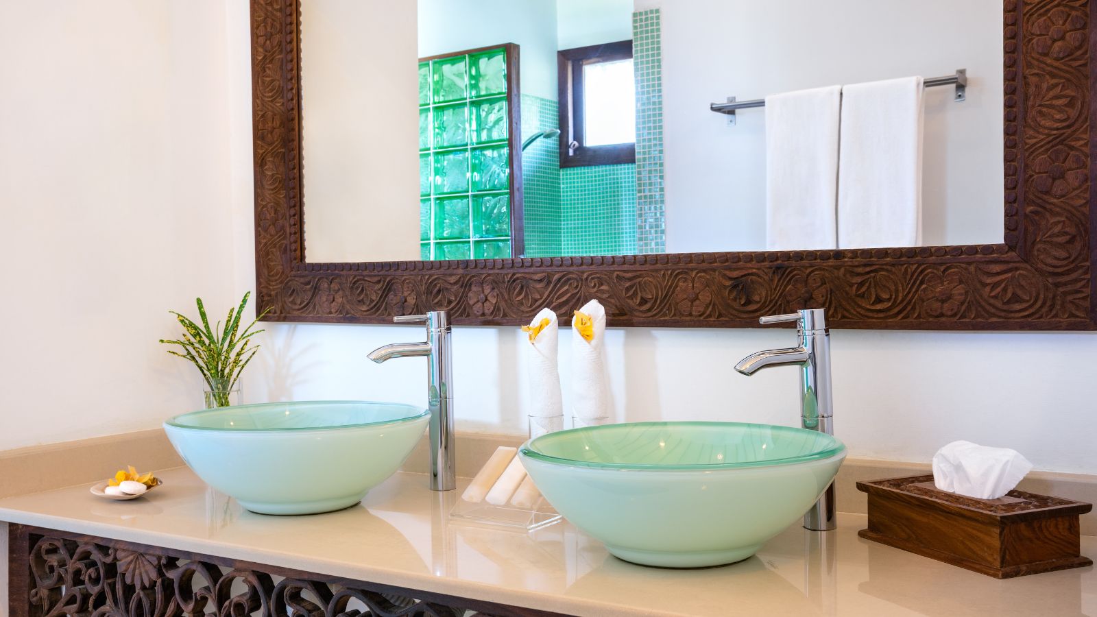 How a freestanding double bathroom sink can transform your bathroom
