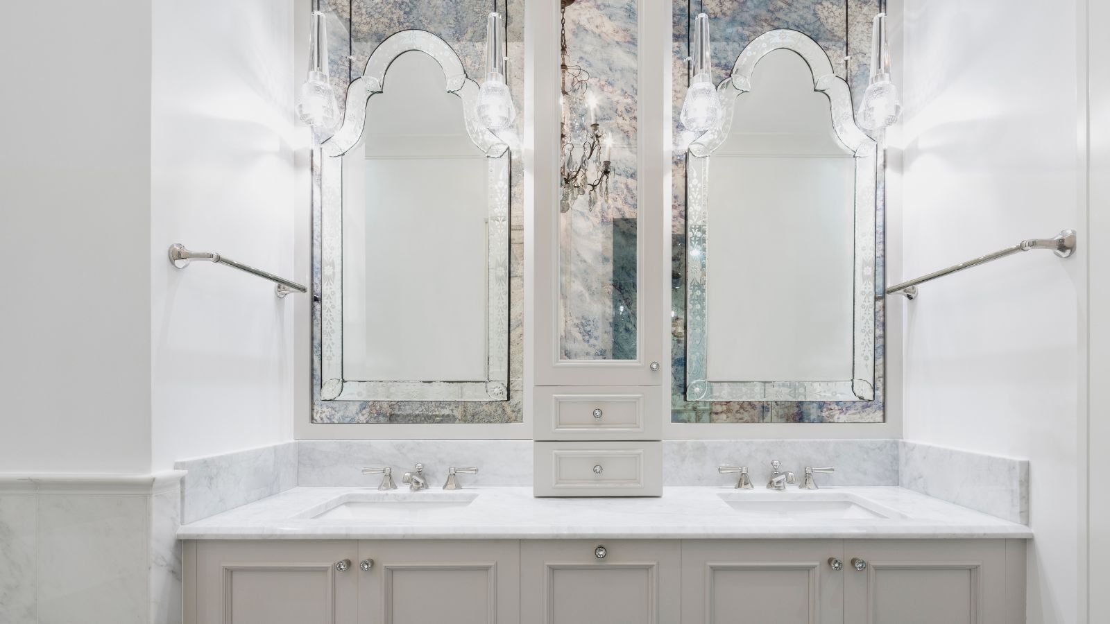 Countertop medicine cabinet