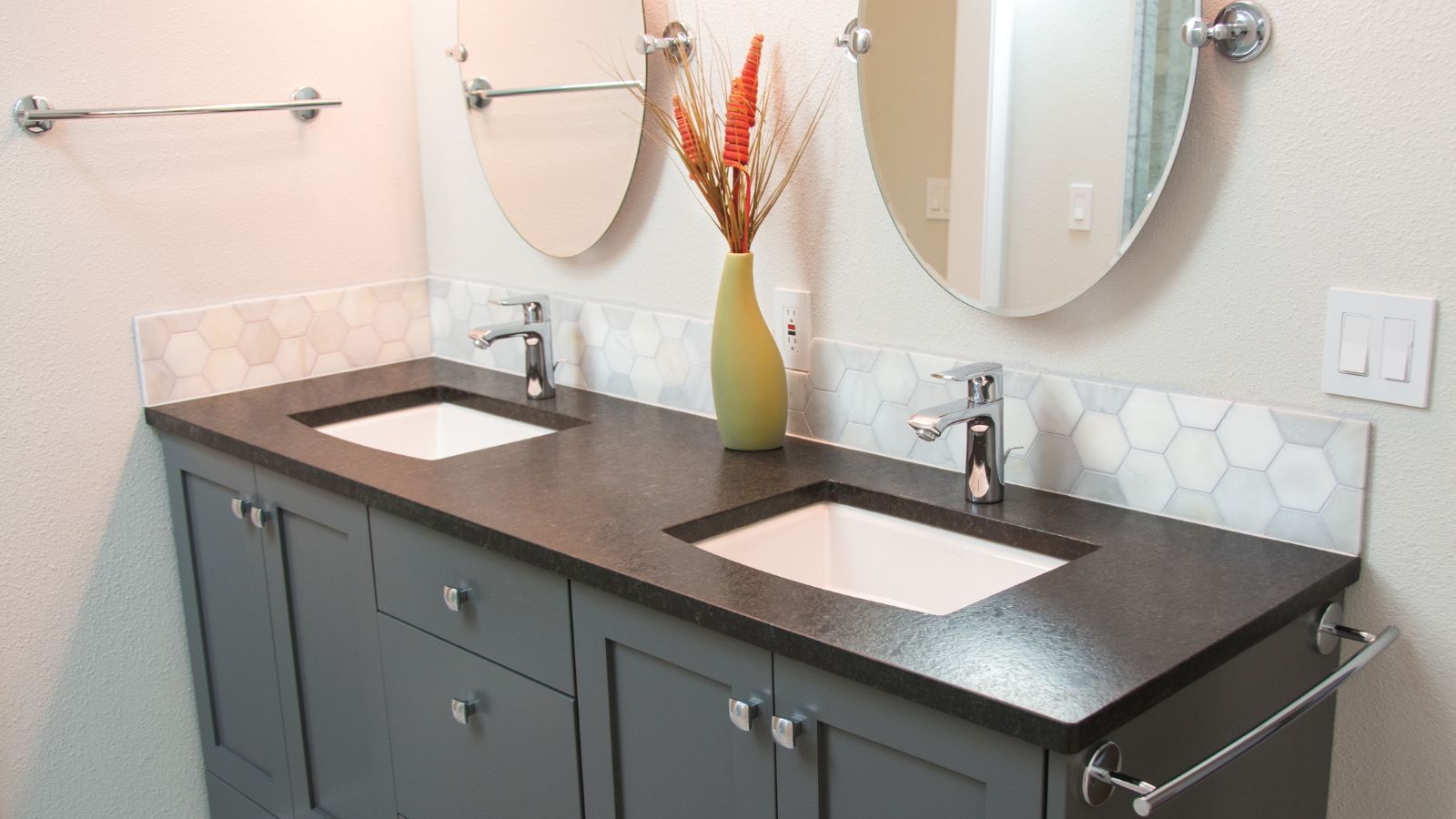 How to Choose a Double Vanity for Your Small Bathroom
