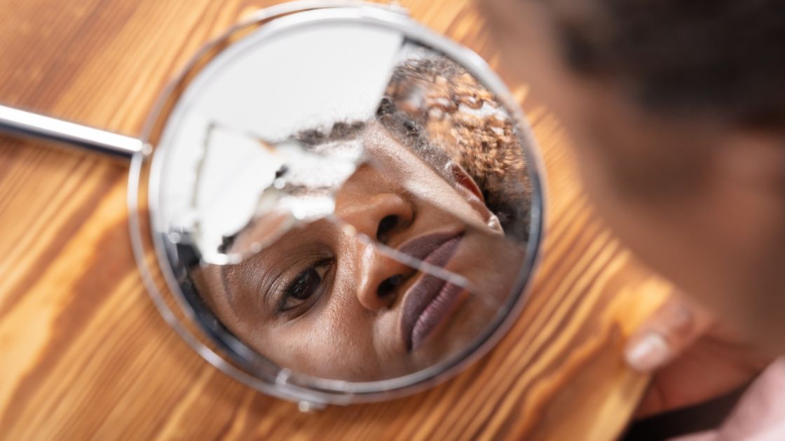 Mirror Rescue 5 Easy Ways to Fix a Cracked Mirror Home Decor Chat